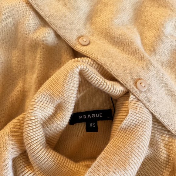 New Sz XS Prague Yellow Button Sleeve Turtleneck - Picture 4 of 4